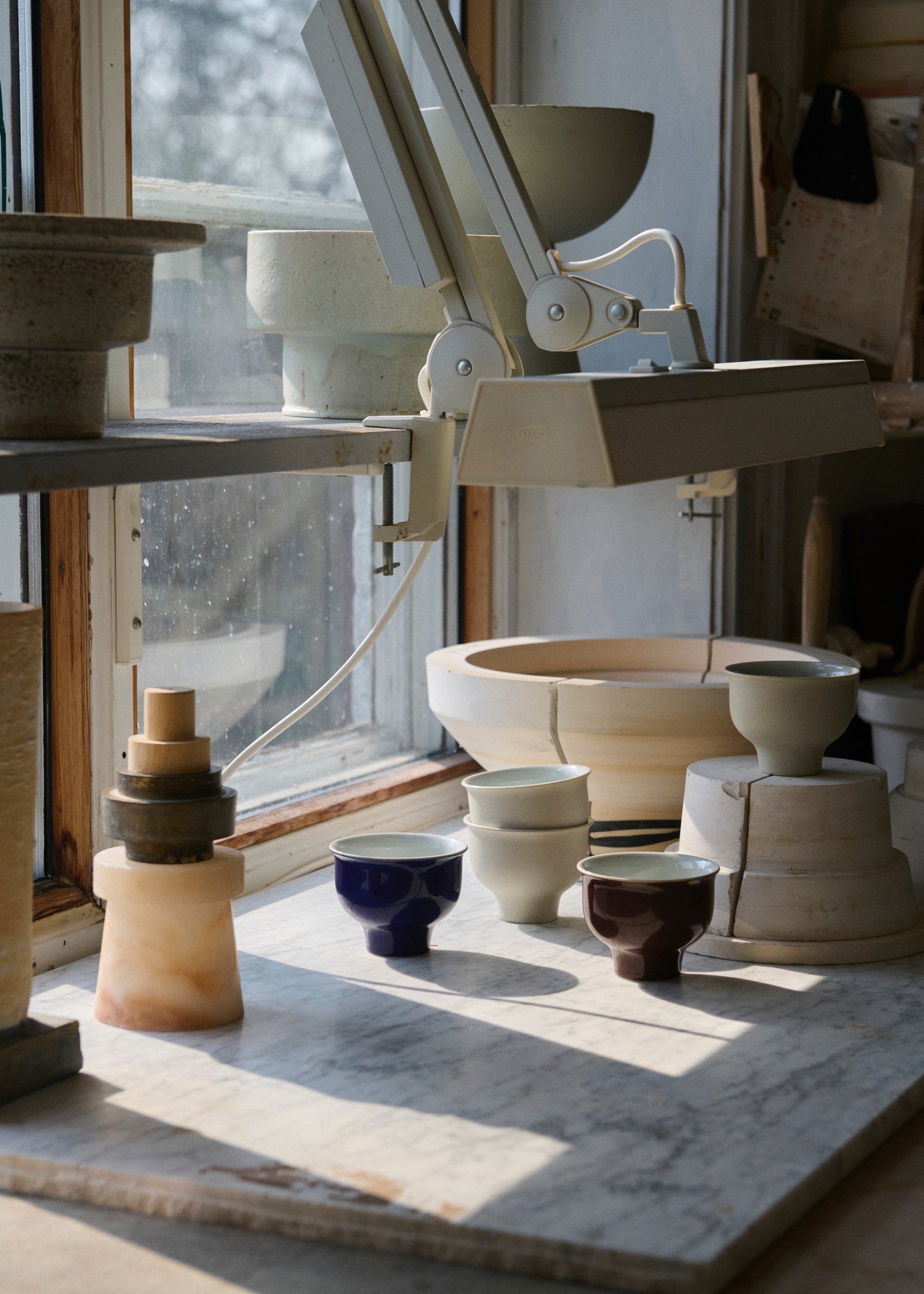 MANZ Contour porcelain vessels in a ceramics workshop