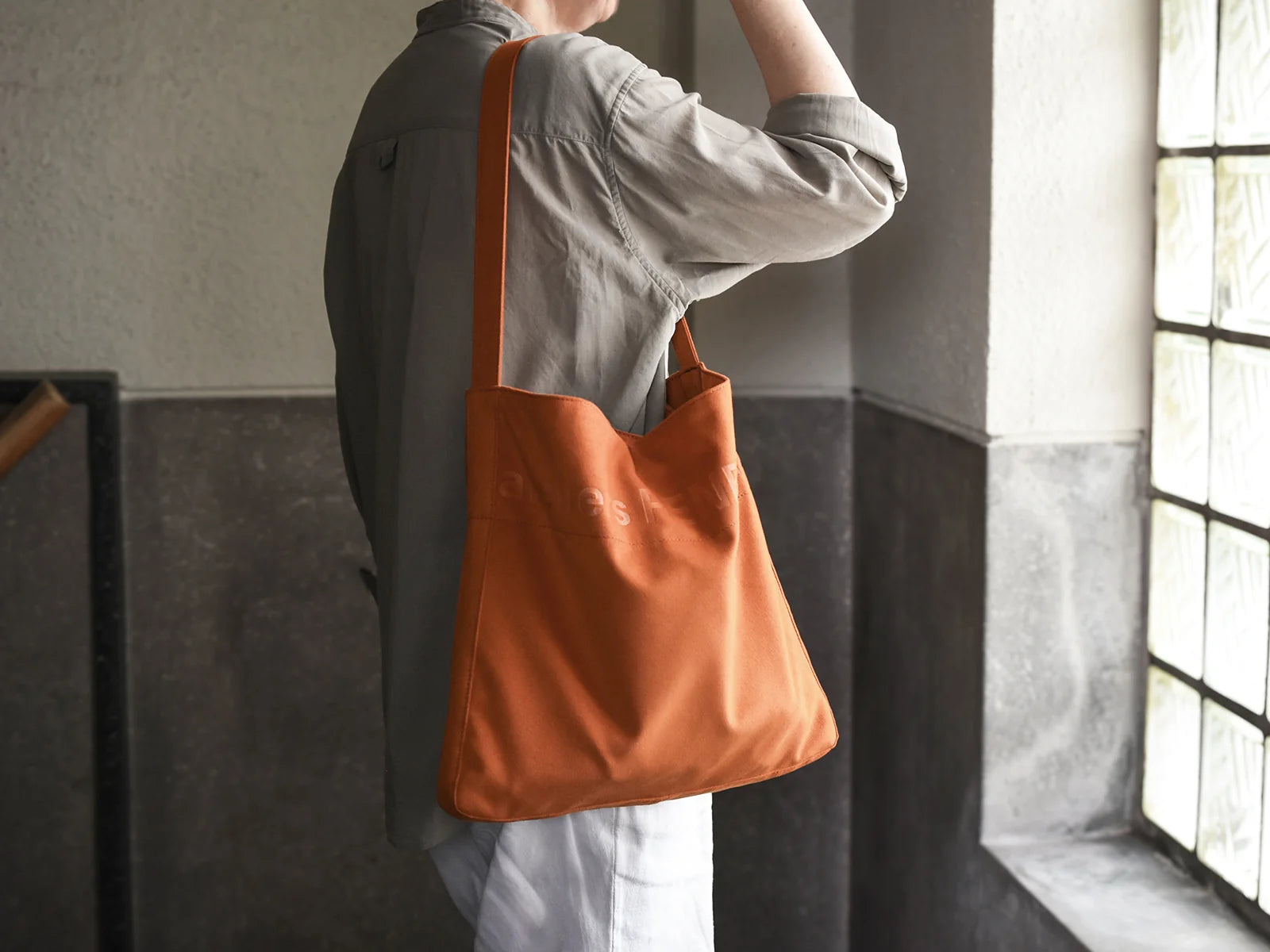 Flak Shoulder Bag