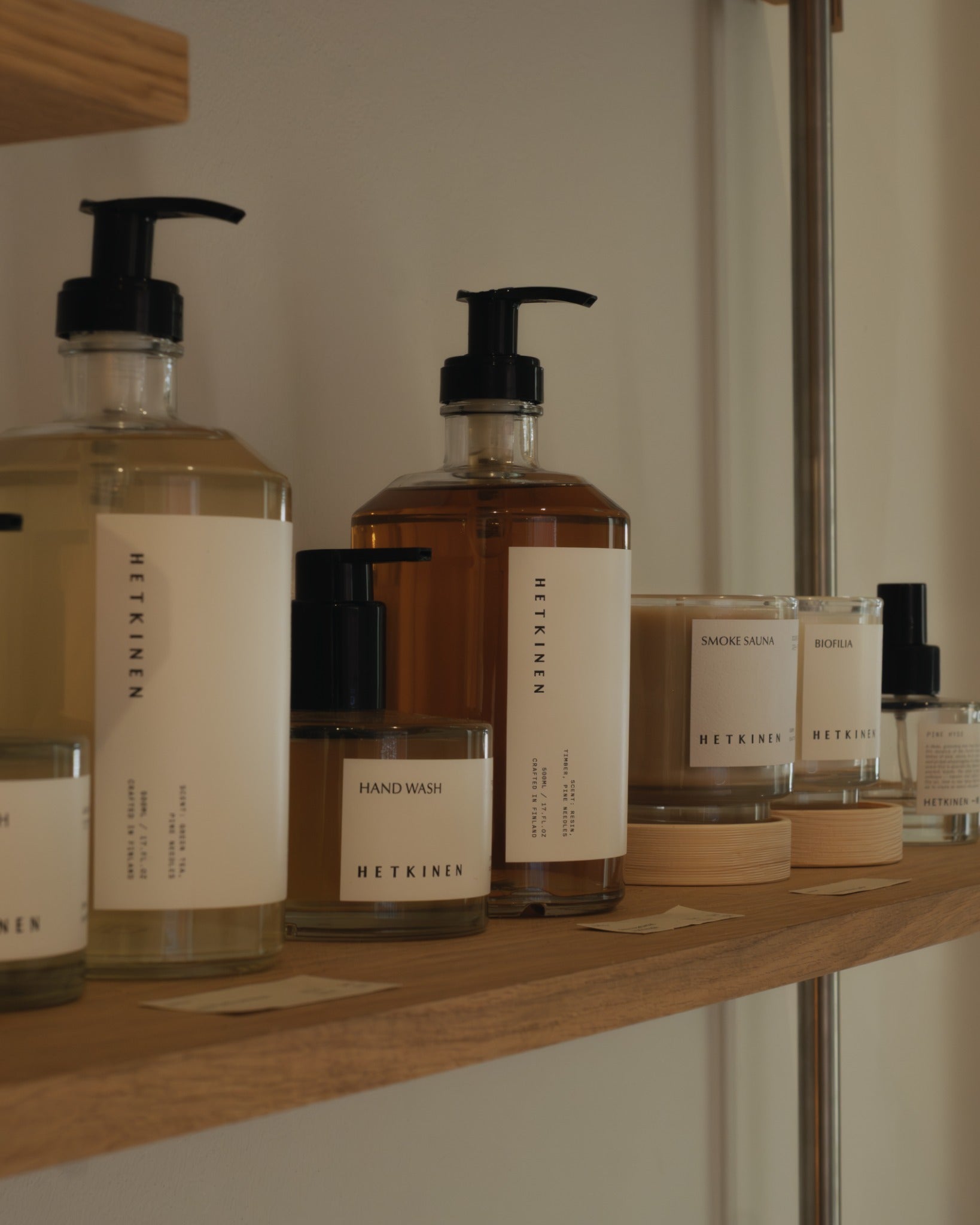 Hetkinen hand wash and scented candles displayed at JDV MARKET