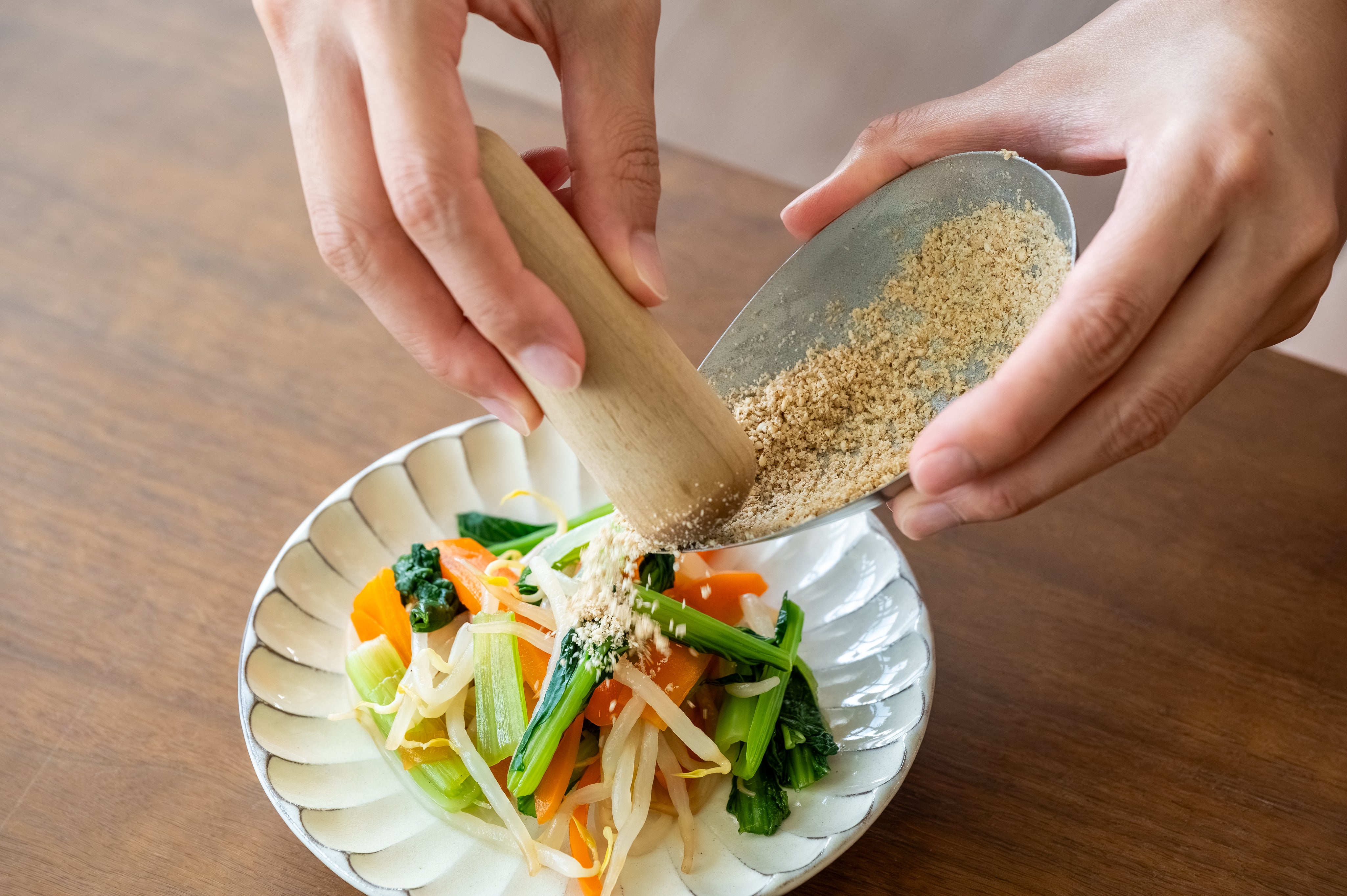 KAJIdonya Stainless Steel Pouring Grinder & Wooden Pestle Set