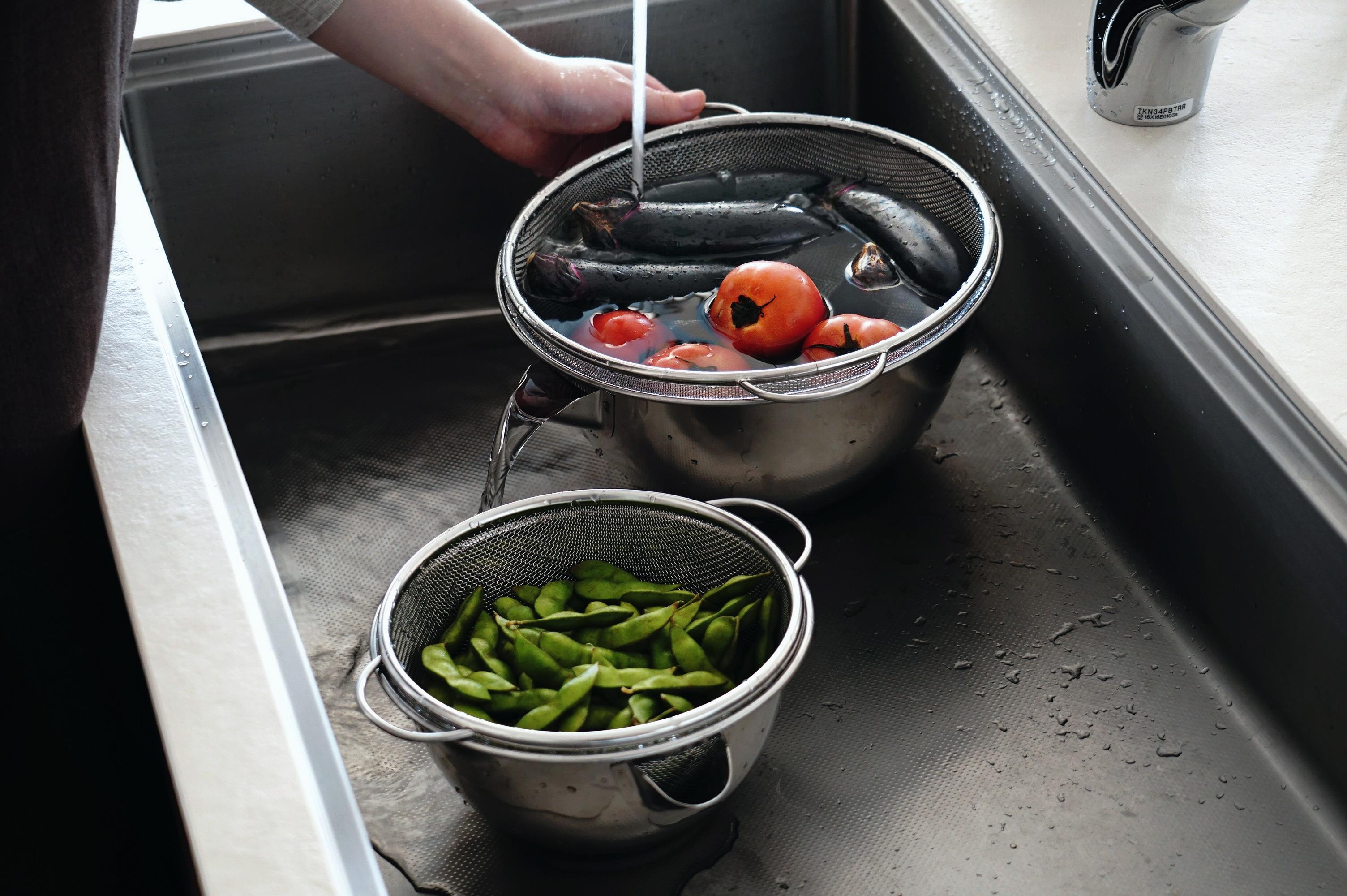 KAJIdonya Stainless Steel Side-Spout Bowl & Strainer Set 20