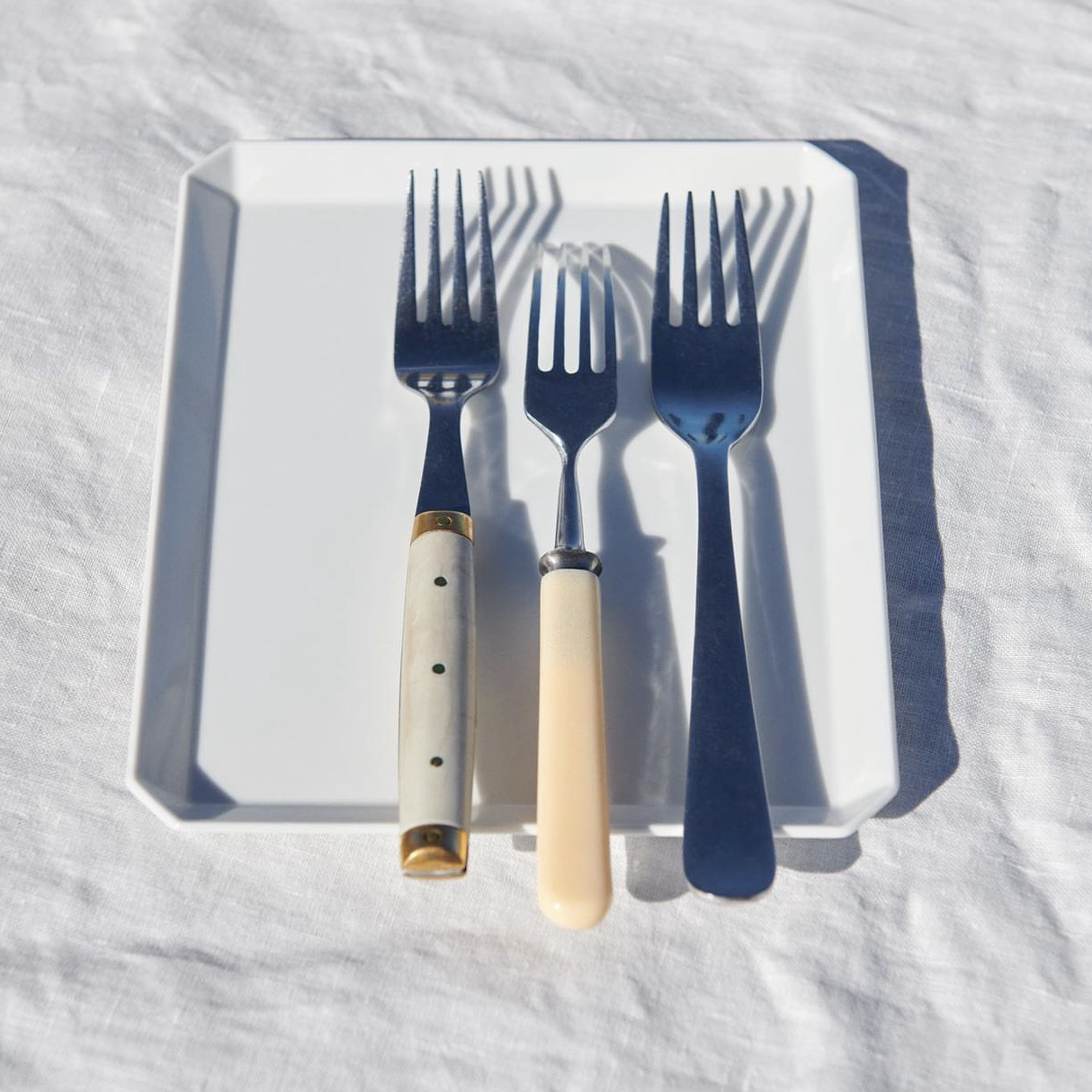 1616 / arita japan TY Standard Square Plate