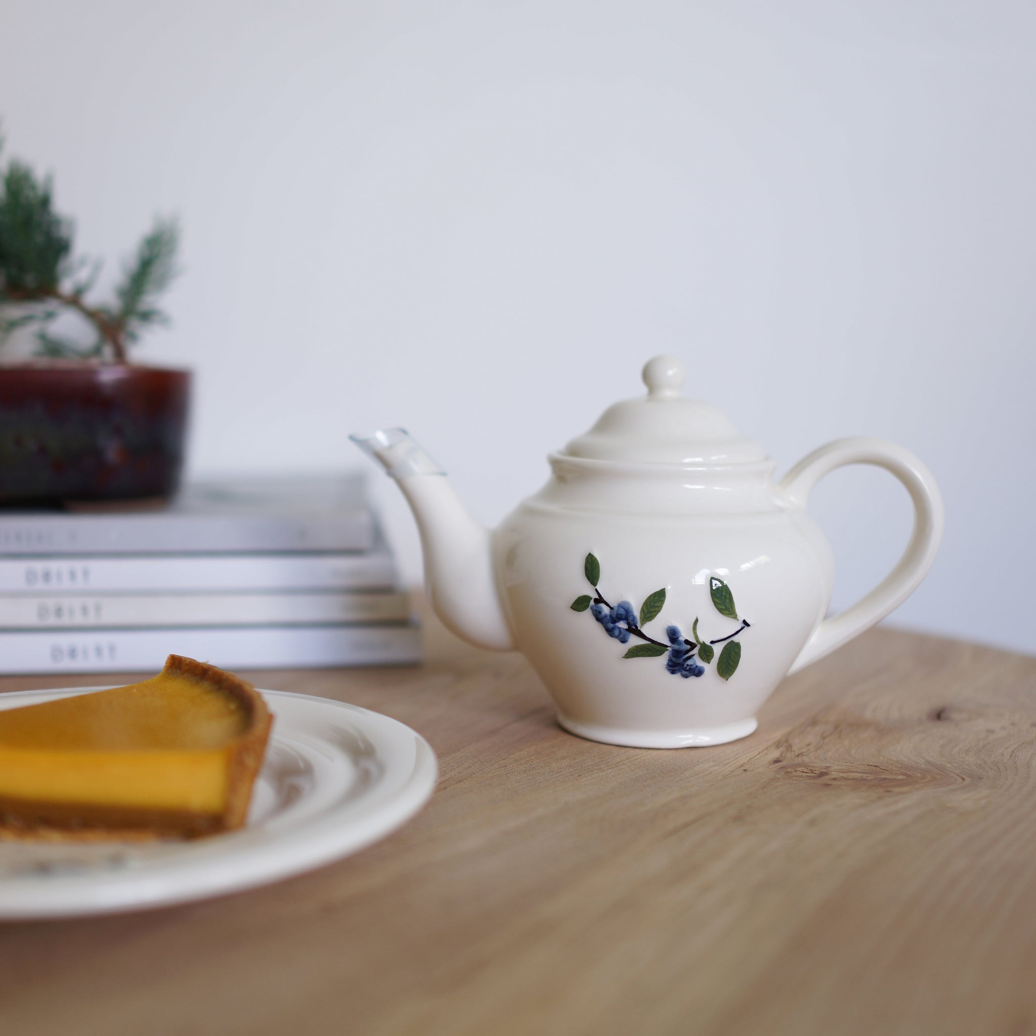Myrtille Teapot and Plate