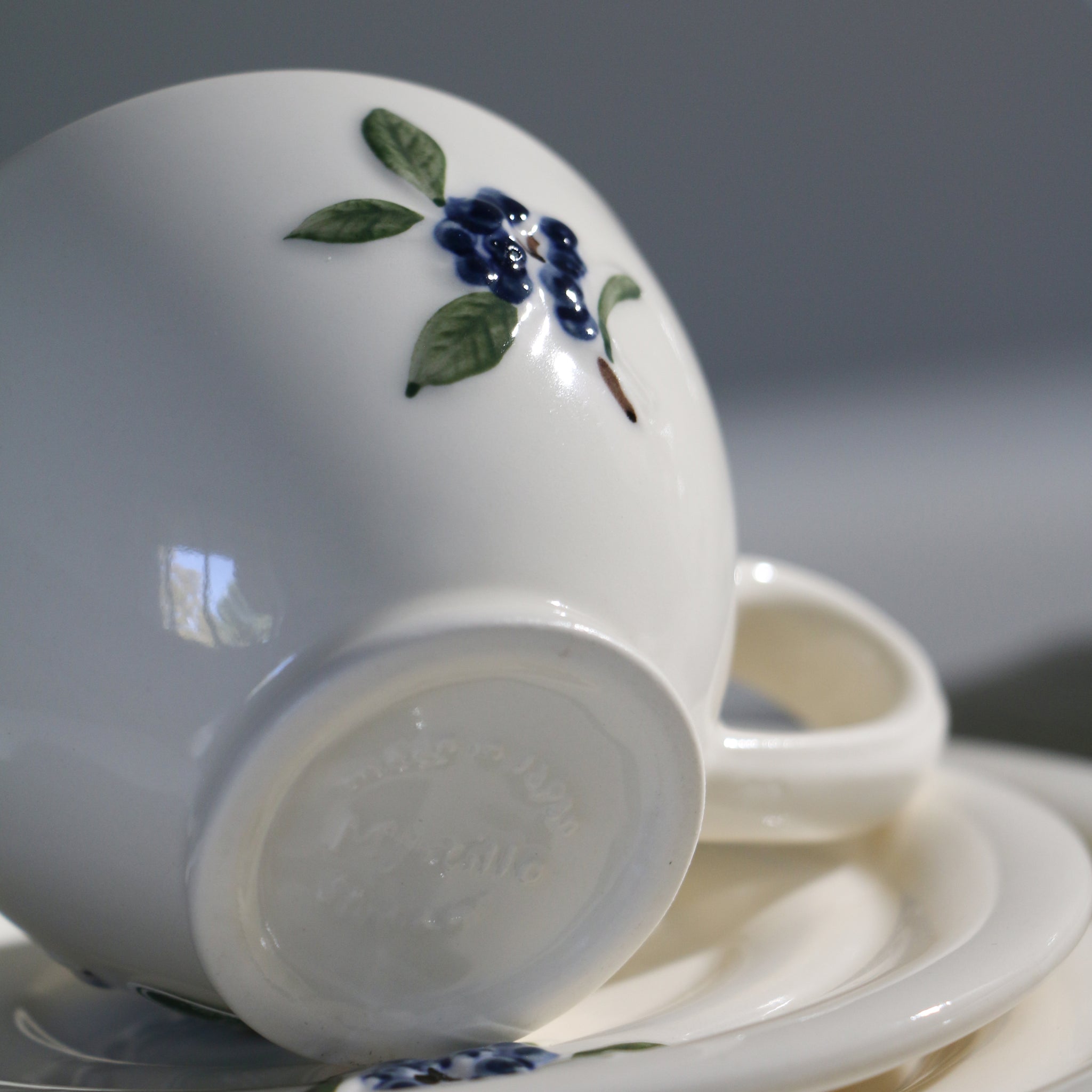 Myrtille Teapot and Plate