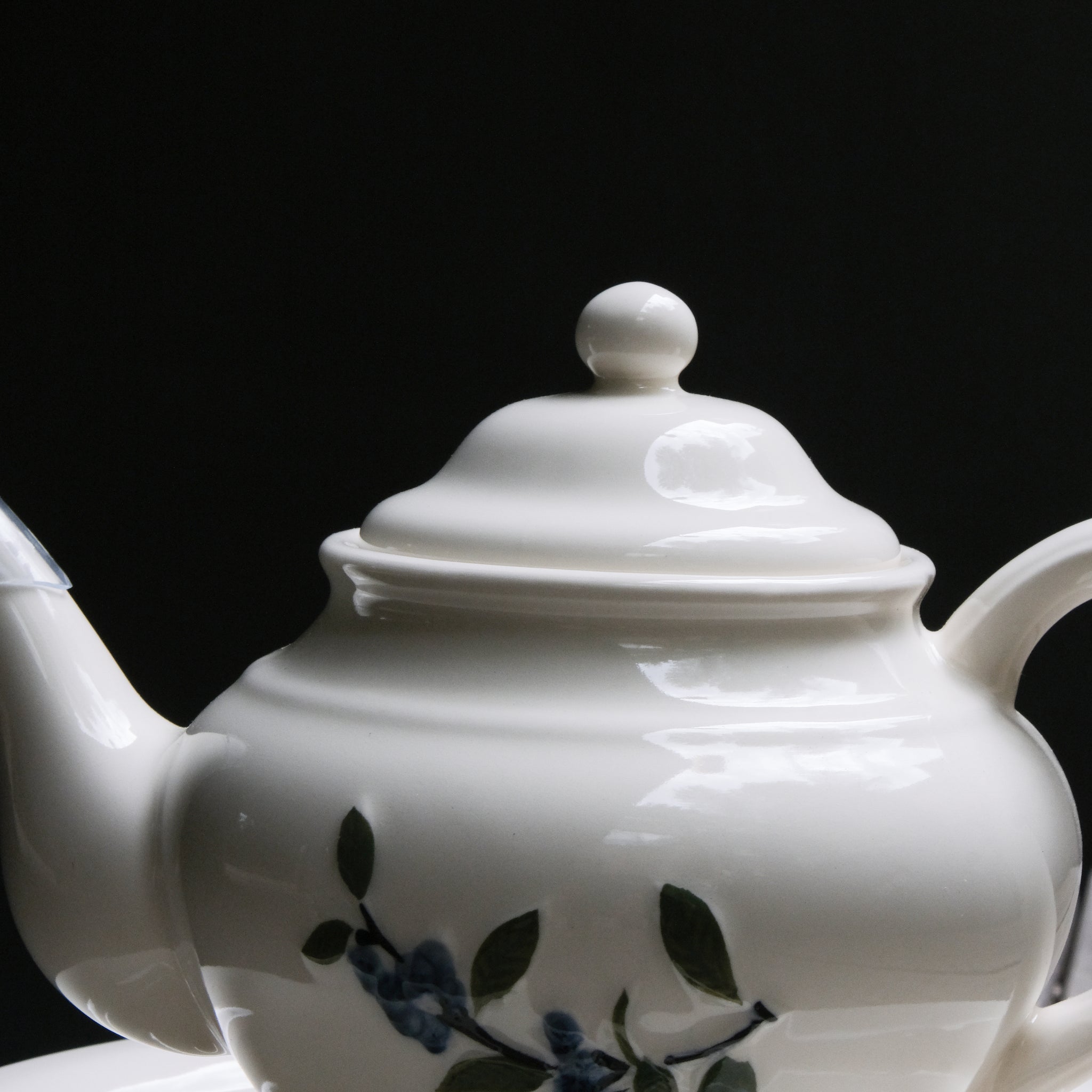 Myrtille Teapot and Plate