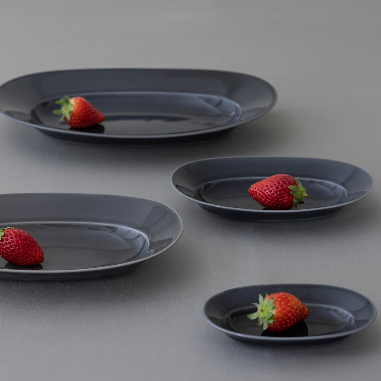 yumiko iihoshi porcelain OVAL Plate